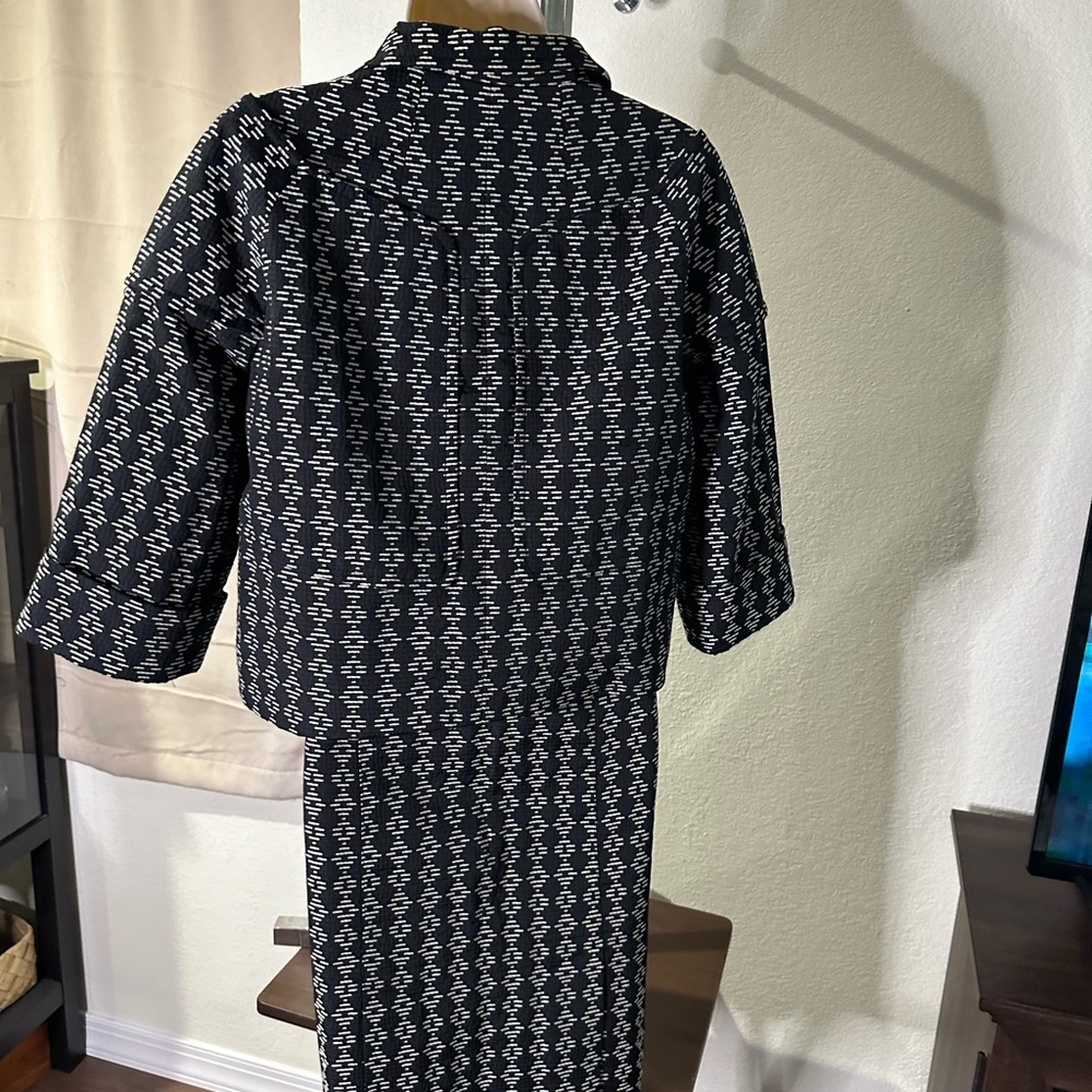 UNIQUE Skirt suit, Black and white patter. Stand out from the crowd. - Picture 3 of 7